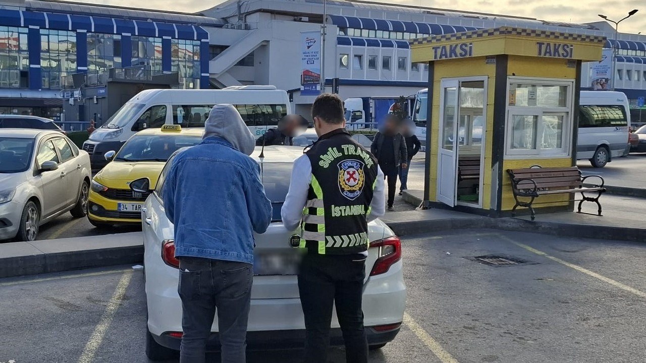 İstanbul’da yolcuya bıçak çeken taksi sürücüsü yakalandı